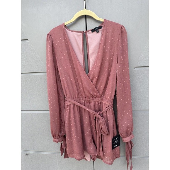 Lulu’s Closer Look Dusty Rose Mauve Swiss Dot Tie Sleeve Romper Womens Sz S NWT - Picture 7 of 16